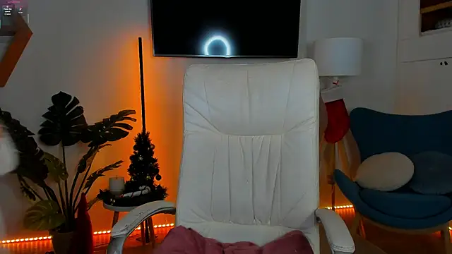 Baby  Lola online show from 19, 12, 2025