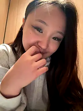 Snapshot of KissMeEva chatting on 8, 10, 2025 KissMeEva online show from 8, 10, 2025