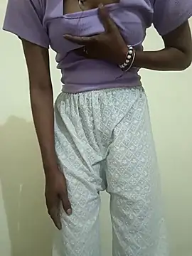 Snapshot of Alia-00 chatting on 4, 12, 2025 Alia-00 online show from 4, 12, 2025