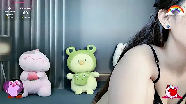 Snapshot of Aline_690 chatting on 28, 9, 2025 Aline 690 online show from 28, 9, 2025