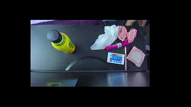 Miaa Davis  online show from 22, 2, 2026