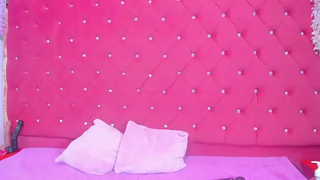 Miaa Davis  online show from 12, 4, 2026