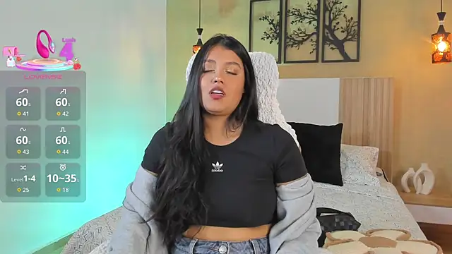 Camila Bustamante online show from 7, 10, 2025