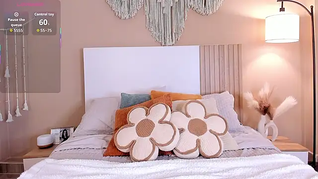 Camila Bustamante online show from 6, 4, 2026