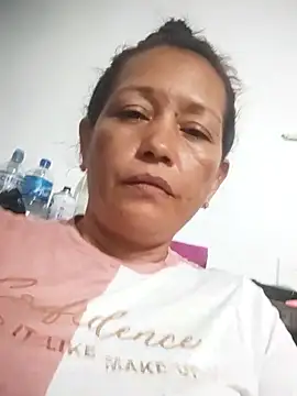 Snapshot of marinita13 chatting on 10, 10, 2025 marinita13 online show from 10, 10, 2025
