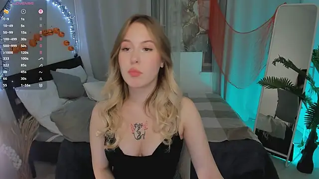 LanaRoselle online show from 27, 10, 2025