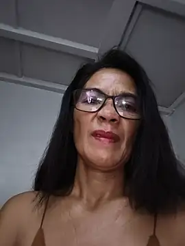 Snapshot of ImYourWoman_55 chatting on 20, 5, 2026 ImYourWoman 55 online show from 20, 5, 2026
