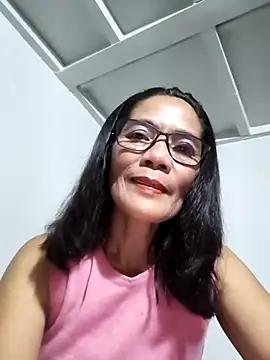 Snapshot of ImYourWoman_55 chatting on 30, 4, 2026 ImYourWoman 55 online show from 30, 4, 2026