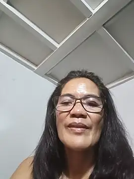 Snapshot of ImYourWoman_55 chatting on 21, 5, 2026 ImYourWoman 55 online show from 21, 5, 2026