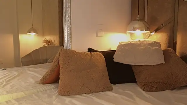 scarlethlux online show from 23, 4, 2026