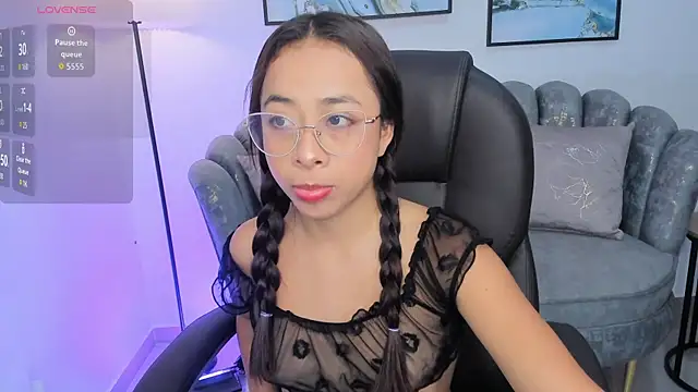 July Adams online show from 26, 11, 2025