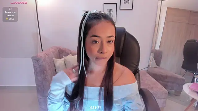 Snapshot of July_Adams chatting on 12, 6, 2026 July Adams online show from 12, 6, 2026