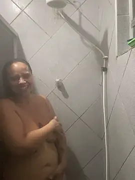 Snapshot of Chloe_Leaozinho chatting on 4, 5, 2026 Chloe Leaozinho online show from 4, 5, 2026