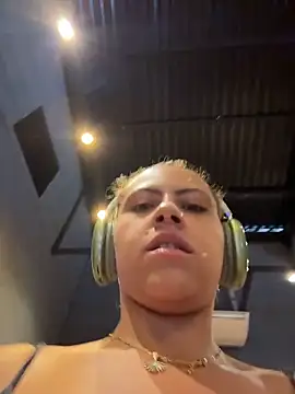 Chloe Leaozinho online show from 16, 2, 2026