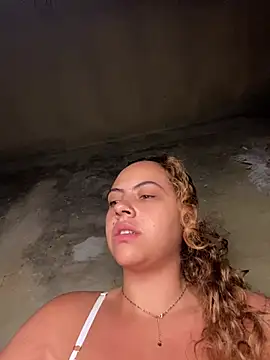 Snapshot of Chloe_Leaozinho chatting on 7, 5, 2026 Chloe Leaozinho online show from 7, 5, 2026