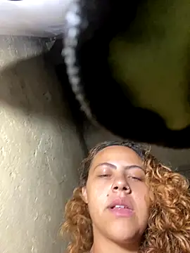 Chloe Leaozinho online show from 17, 11, 2025