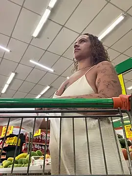 Chloe Leaozinho online show from 3, 2, 2026