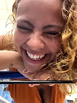 Chloe Leaozinho online show from 8, 2, 2026