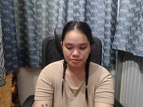 Snapshot of prettykrysgirl chatting on 8, 8, 2026 prettykrysgirl online show from 8, 8, 2026