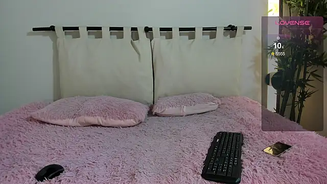 ashly jones  online show from 10, 10, 2025