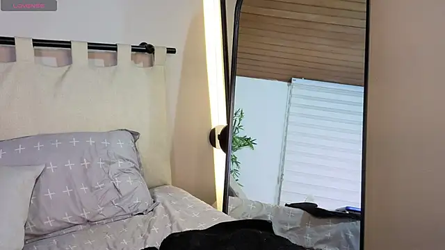 ashly jones  online show from 11, 4, 2026