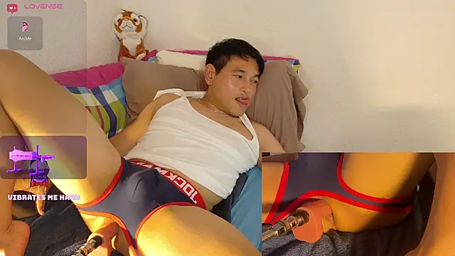Snapshot of AsianBoy_WhiteDaddy chatting on 6, 6, 2026 AsianBoy WhiteDaddy online show from 6, 6, 2026