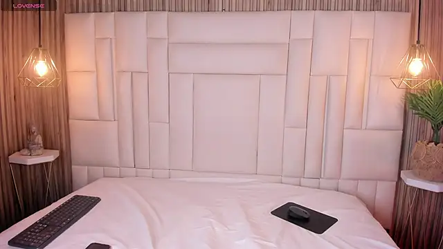 LovelyEyesx online show from 17, 4, 2026