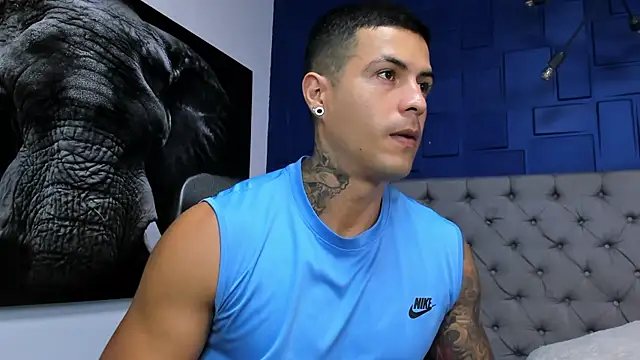 Snapshot of andres-clark92 chatting on 31, 5, 2026 andres-clark92 online show from 31, 5, 2026