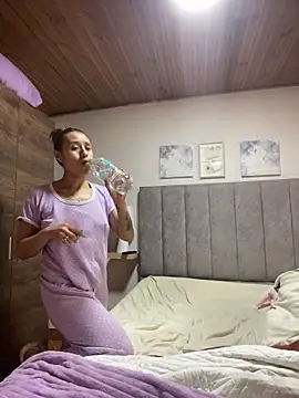 Snapshot of juliana-mancini chatting on 19, 11, 2025 juliana-mancini online show from 19, 11, 2025