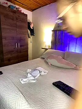 Snapshot of juliana-mancini chatting on 4, 10, 2025 juliana-mancini online show from 4, 10, 2025