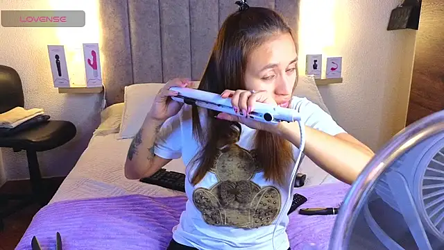 Snapshot of juliana-mancini chatting on 12, 11, 2025 juliana-mancini online show from 12, 11, 2025