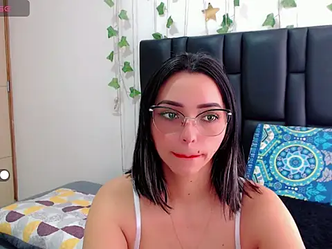 sara arias00 online show from 25, 9, 2025