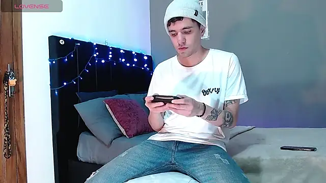 Matteo12  online show from 2, 12, 2025