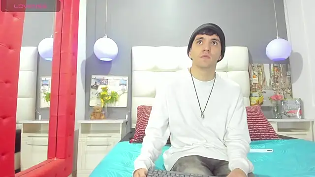 Matteo12  online show from 2, 11, 2025