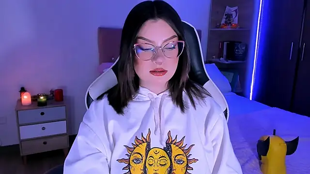 OphelianaRose33 online show from 18, 11, 2025