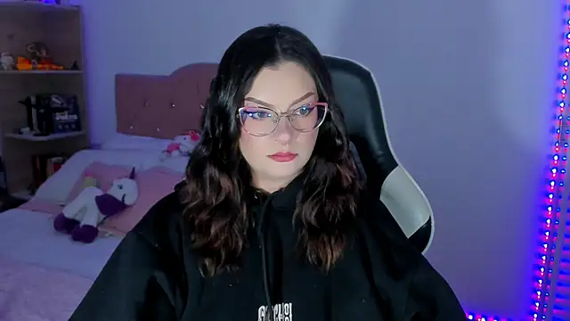 Snapshot of OphelianaRose33 chatting on 29, 5, 2026 OphelianaRose33 online show from 29, 5, 2026