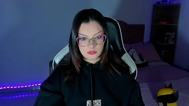 Snapshot of OphelianaRose33 chatting on 16, 5, 2026 OphelianaRose33 online show from 16, 5, 2026