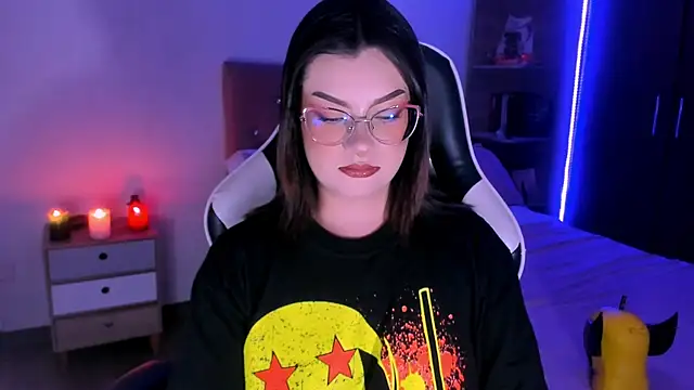 OphelianaRose33 online show from 2, 12, 2025