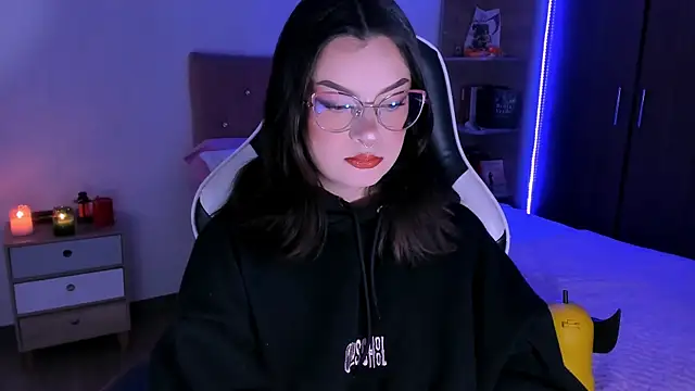 OphelianaRose33 online show from 21, 11, 2025