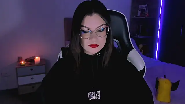 OphelianaRose33 online show from 9, 10, 2025