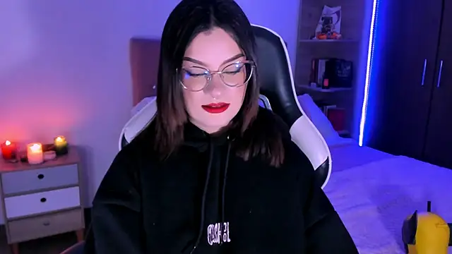 OphelianaRose33 online show from 25, 10, 2025