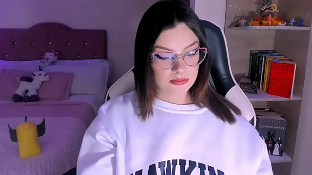 OphelianaRose33 online show from 6, 1, 2026