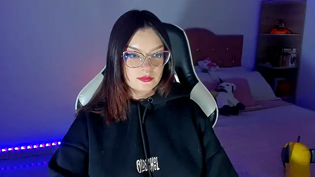 Snapshot of OphelianaRose33 chatting on 9, 4, 2026 OphelianaRose33 online show from 9, 4, 2026