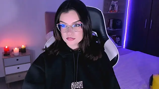 OphelianaRose33 online show from 18, 10, 2025