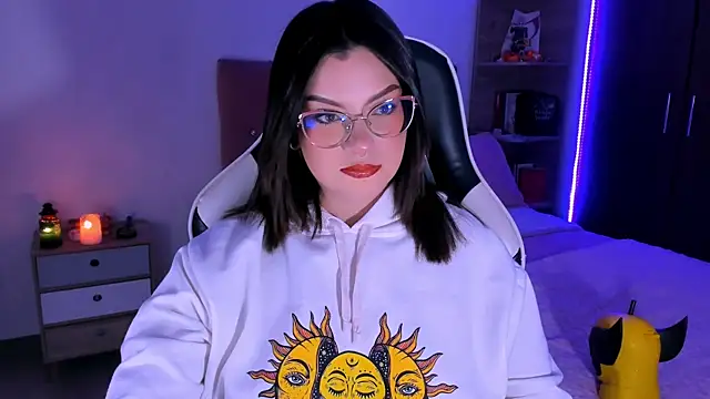 OphelianaRose33 online show from 28, 10, 2025