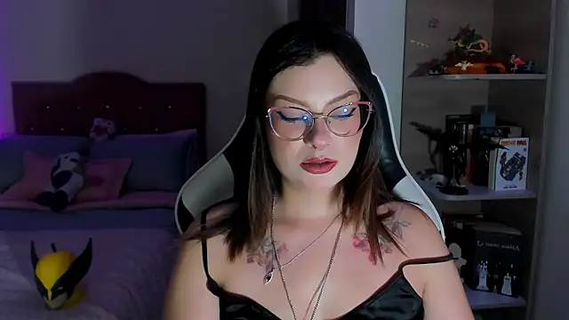 OphelianaRose33 online show from 17, 3, 2026