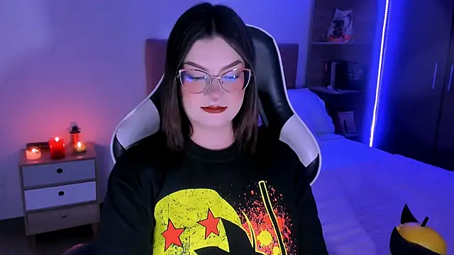 OphelianaRose33 online show from 24, 11, 2025