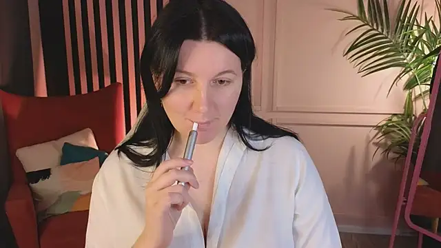 Snapshot of love_me__tonight_ chatting on 14, 10, 2025 love me tonight online show from 14, 10, 2025