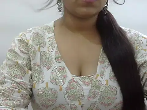 Snapshot of LIYO_ chatting on 25, 5, 2026 LIYO online show from 25, 5, 2026