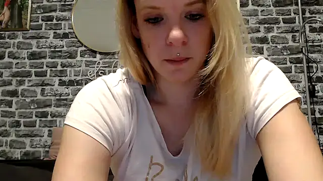 Snapshot of SexyMilf_37 chatting on 11, 6, 2026 SexyMilf 37 online show from 11, 6, 2026